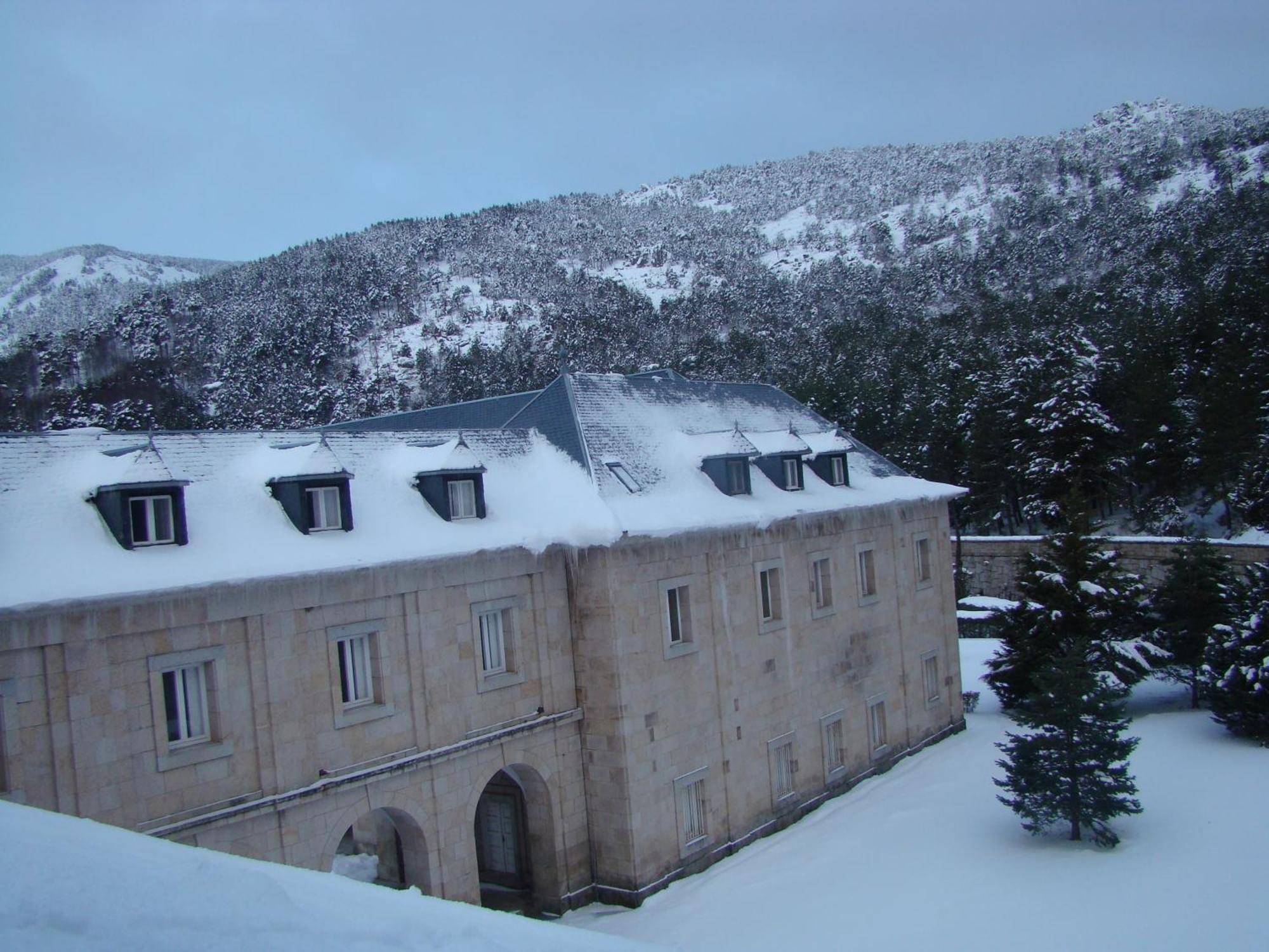 Hotel Hospederia Santa Cruz à San Lorenzo de El Escorial Extérieur photo