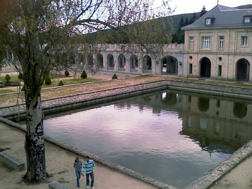 Hotel Hospederia Santa Cruz à San Lorenzo de El Escorial Extérieur photo