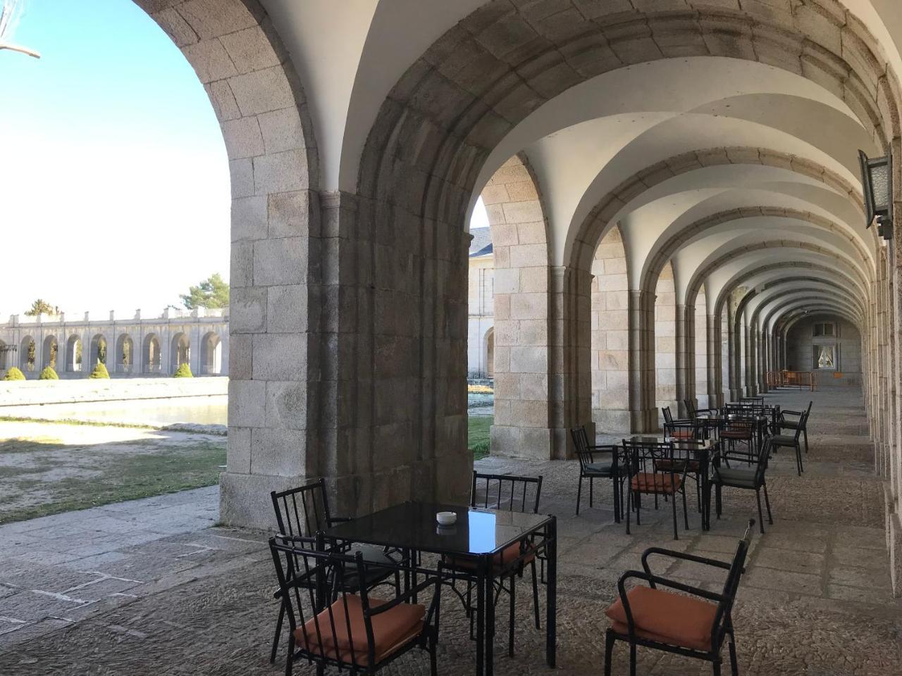 Hotel Hospederia Santa Cruz à San Lorenzo de El Escorial Extérieur photo