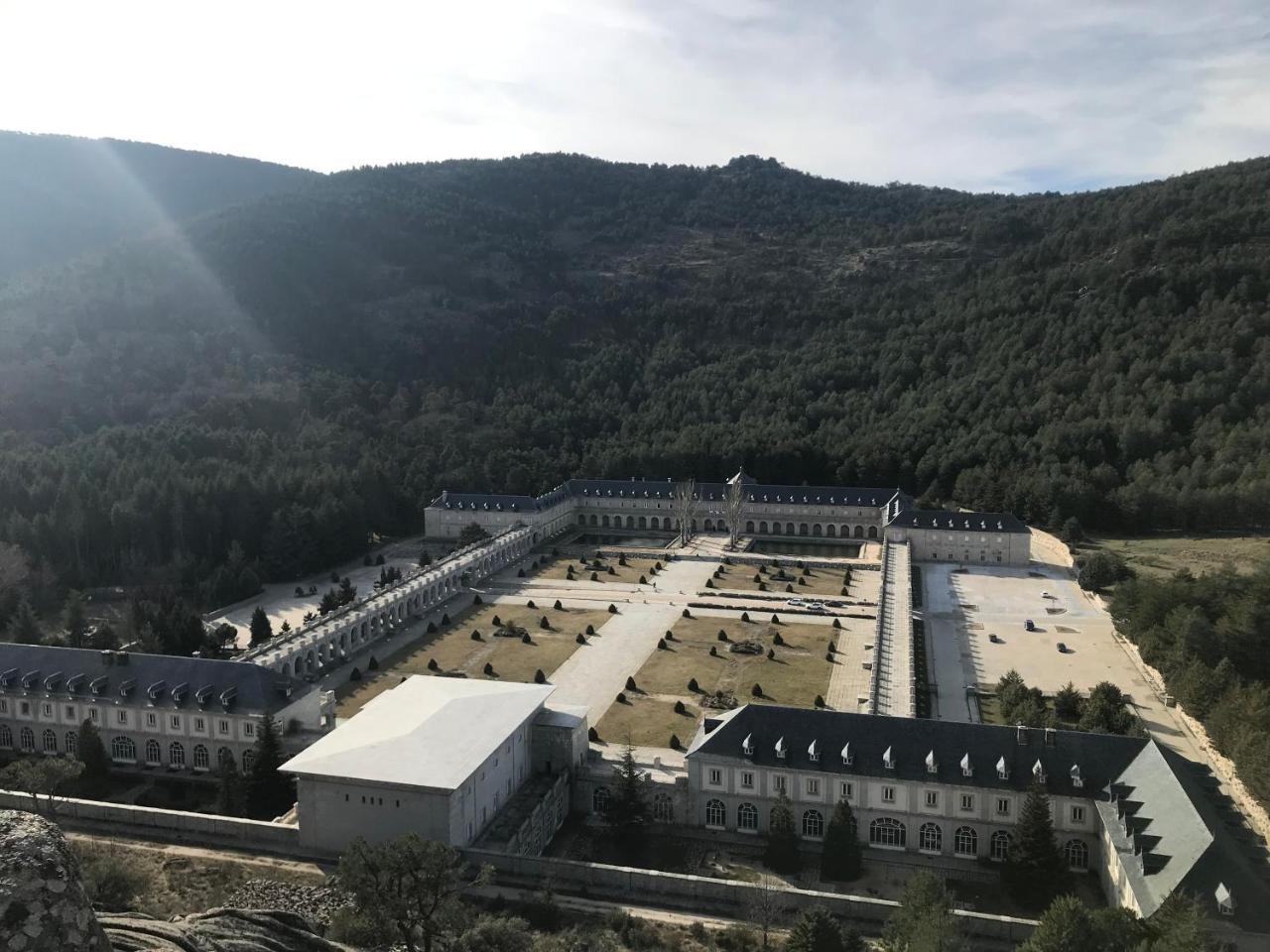 Hotel Hospederia Santa Cruz à San Lorenzo de El Escorial Extérieur photo