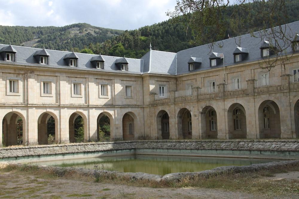 Hotel Hospederia Santa Cruz à San Lorenzo de El Escorial Extérieur photo